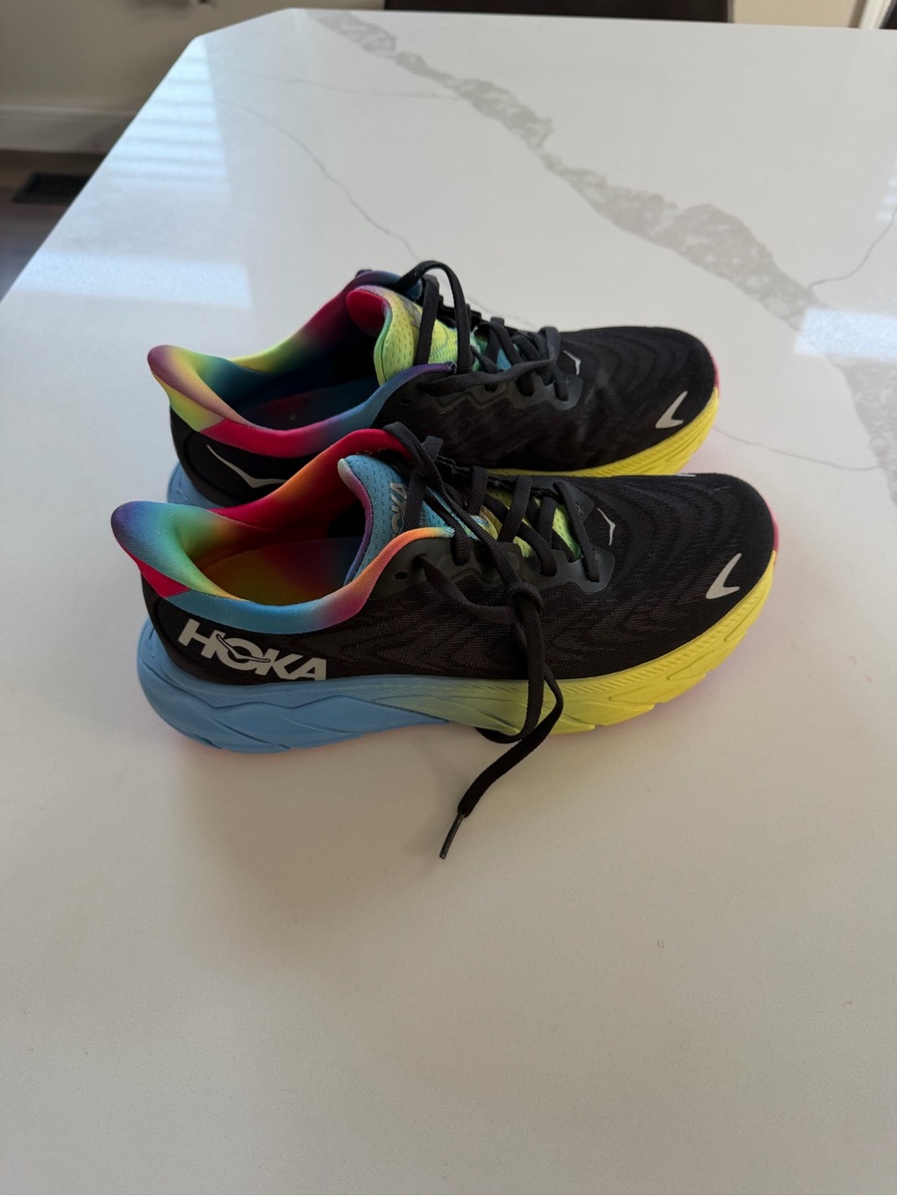 HOKA One One Arahi 6 Black Rainbow Athletic Running Shoes  Women’s Size 7